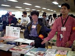 QDATスペース。余裕があるので既刊全種類を持ち込み。